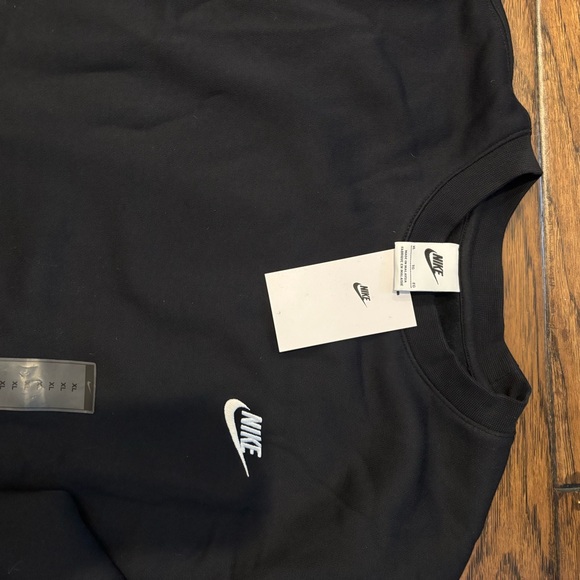 Nike Men's Crewneck Sweater in Black - Picture 3 of 3